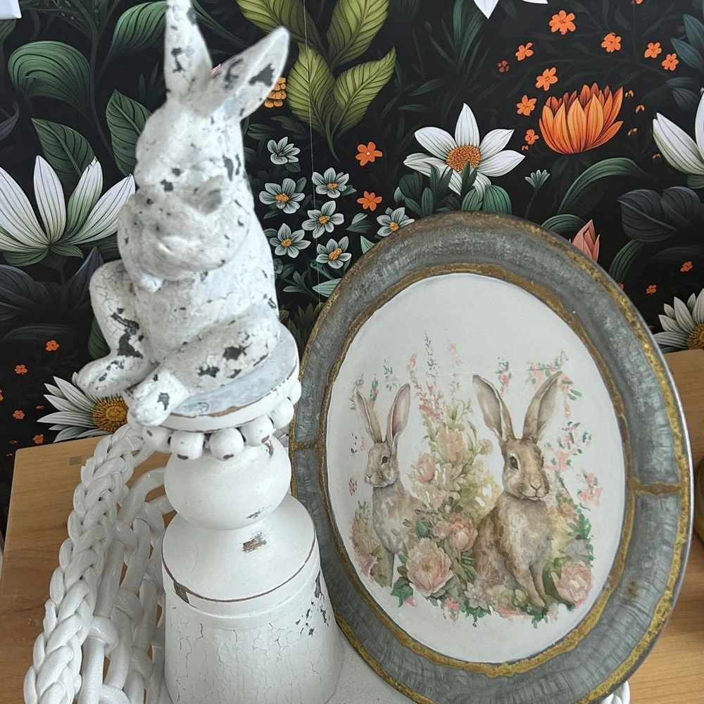 White Distressed Rabbit Statue - Picture 8 of 15